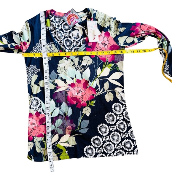 Johnny Was Floral stretchy top NEW - Picture 9 of 10